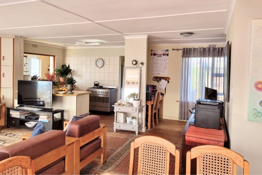 4 Bedroom Property for Sale in Buffalo Bay Western Cape